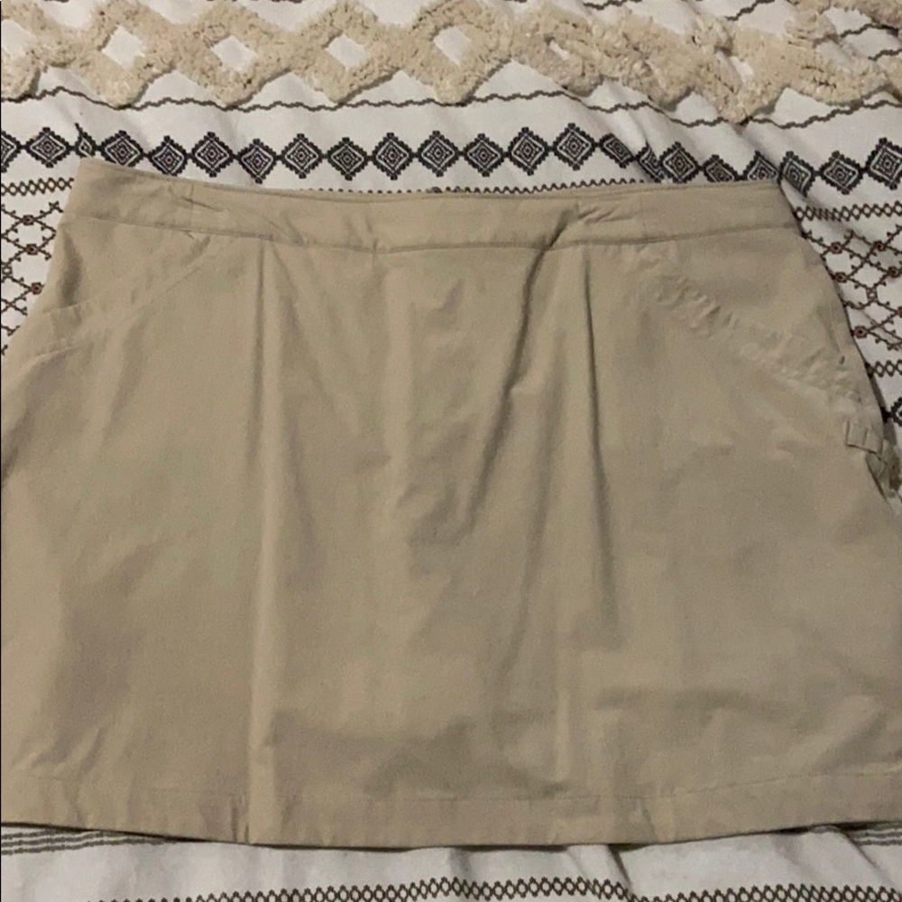 3/$15- Under Armour skort size 14